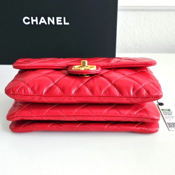 New With Tags Chanel Red Quilted Limited Edition Small Flap Bag - Microchipped - Picture 5 of 16